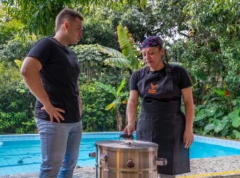 Técnica de ahumado lento: el arte de cocinar con barril ahumador