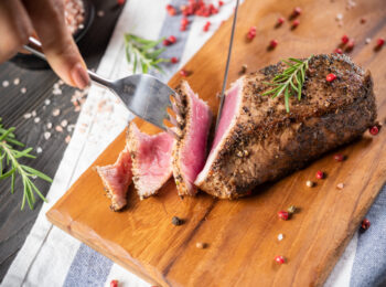 Cómo cocinar un bistec con el método de sellado inverso